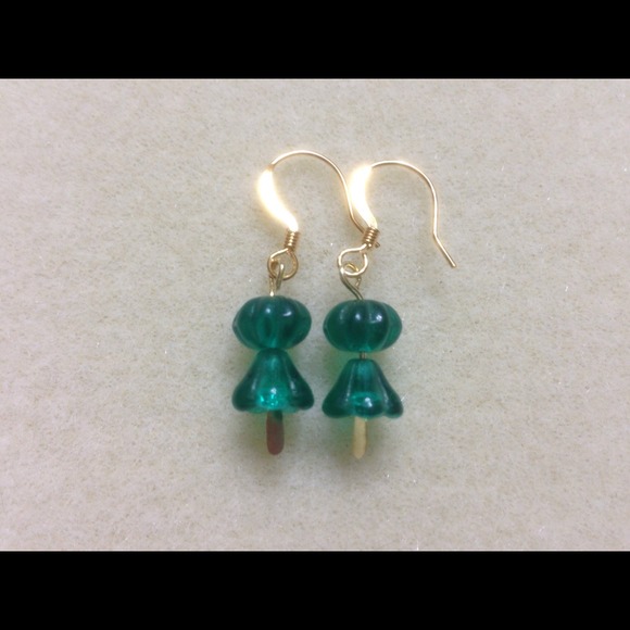 Handcrafted earrings made by AndiLynn. - Picture 2 of 3