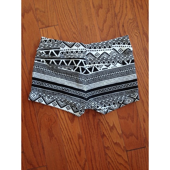 *SOLD* Printed Shorts - Picture 3 of 3