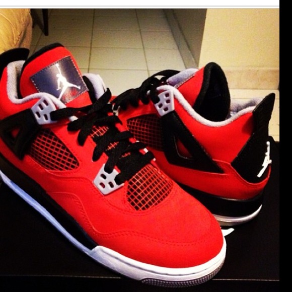 Air jordan 4 toro bravo