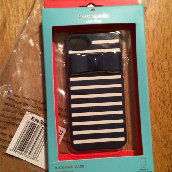 kate spade Accessories - ♠️Kate Spade iphone 5/5s navy/white with 3d bow♠️