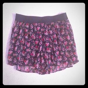 H&M Flowy Floral Shorts 💕🌺