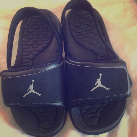 Kids Jordan flip flops size 8