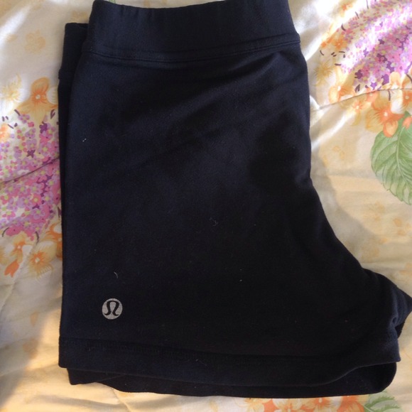 💙Lululemon Groove Luxtreme Hot Yoga shorts