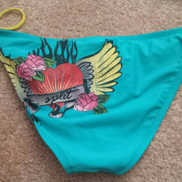 Split Bikini - Picture 2 of 3