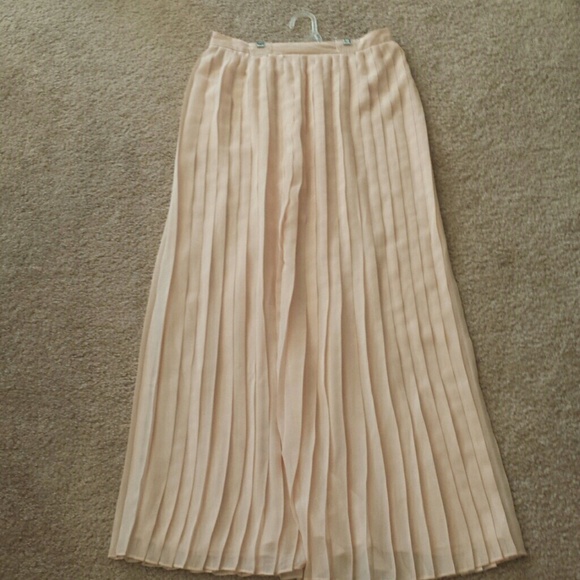 Petticoat & Alley flowy maxi skirt. Size 4