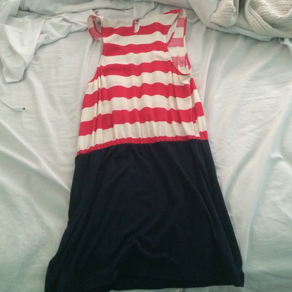 Cute stripped dress from forever 21 - Picture 2 of 4