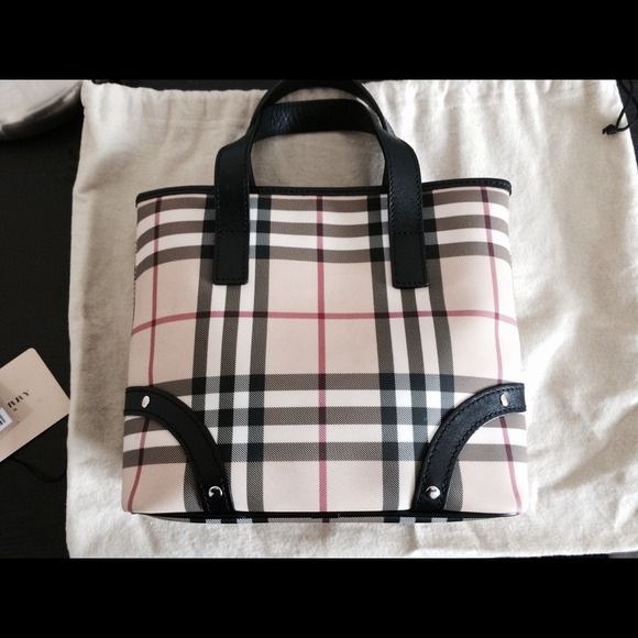 Reduced!!Authentic Burberry purse💎 Accept PP