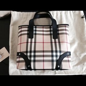 Reduced!!Authentic Burberry purse💎 Accept PP