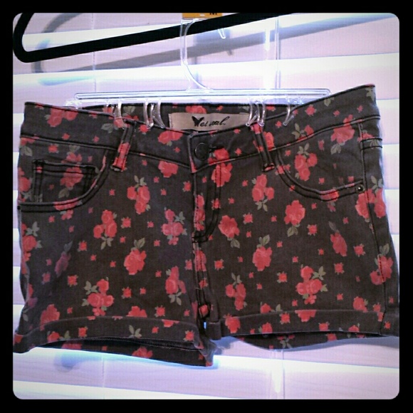LAST CHANCE Floral/Rose Print Denim Shorts