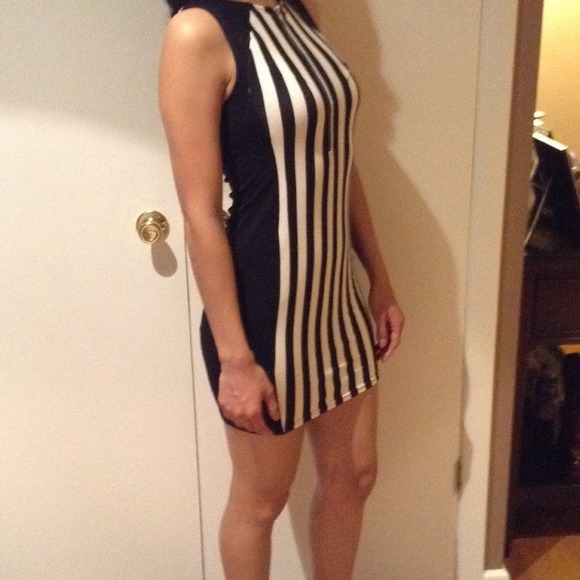 Black and white stripped dress - Picture 3 of 4