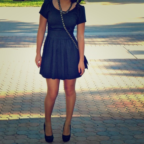 Dark Grey Classic Dress 👗