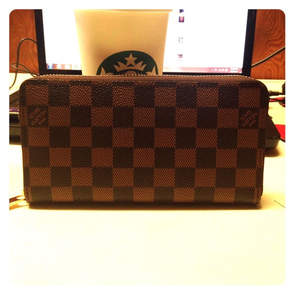 Zippy brown checkered wallet
