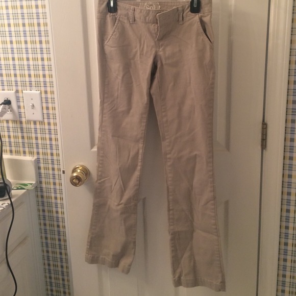 Khakis w/ button pockets