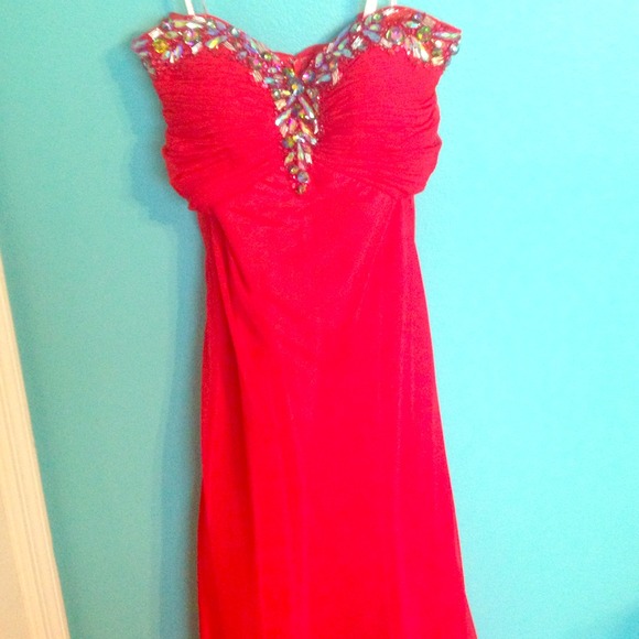Beautiful long red strapless prom dress 💃💃💃