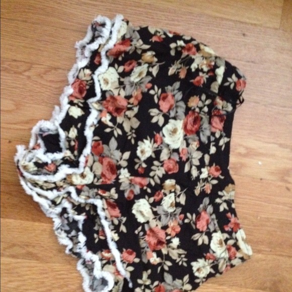 Paper heart floral shorts