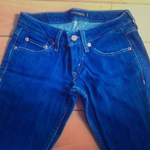 Size 0 Short never worn Levi Skinny jeans