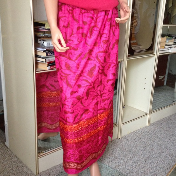 Soft. print maxi skirt.  Like new condition!!