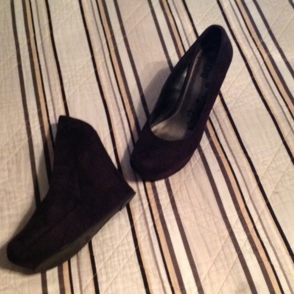 Black & beige faux suede wedges bundle