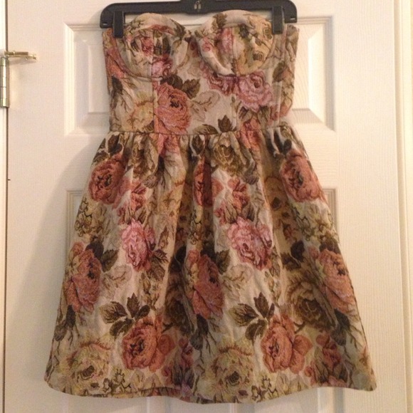 Floral strapless tapestry dress