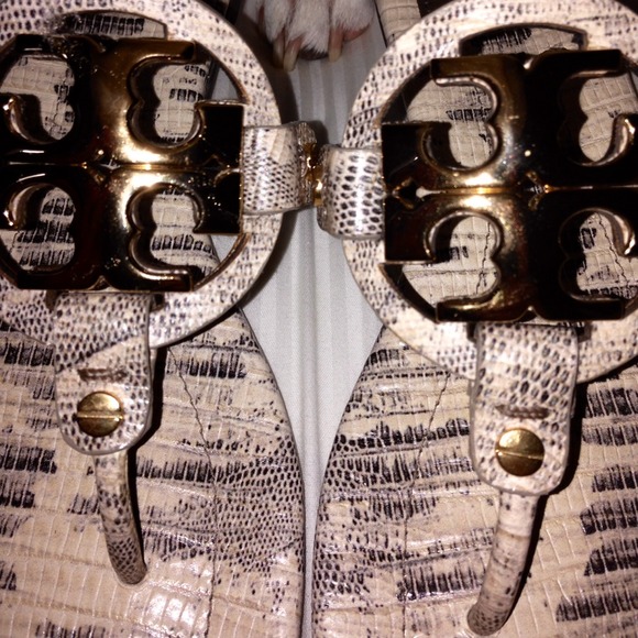 Tory Burch Miller Lizard Leather Thong Sandals - Picture 4 of 4