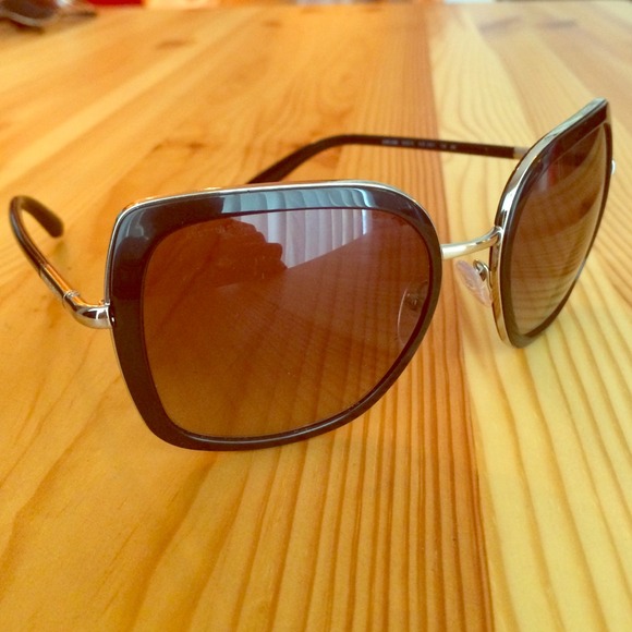 Prada sunglasses, in perfect condition! NWOT