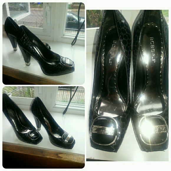 BCBG PYTHON BLACK PUMPS