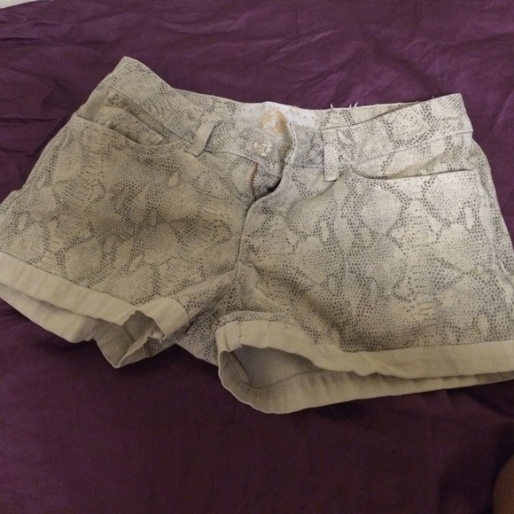 Cute printed shorts!
