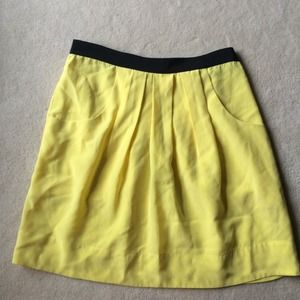💛BCBGMaxAria Silk Yellow Skirt Size 4💛