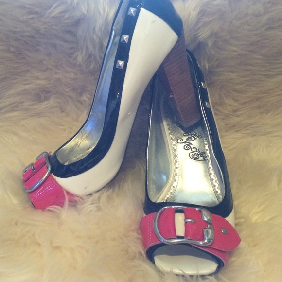 Naughty monkey black/white pink buckle.