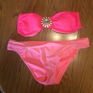 Pink VS Bikini