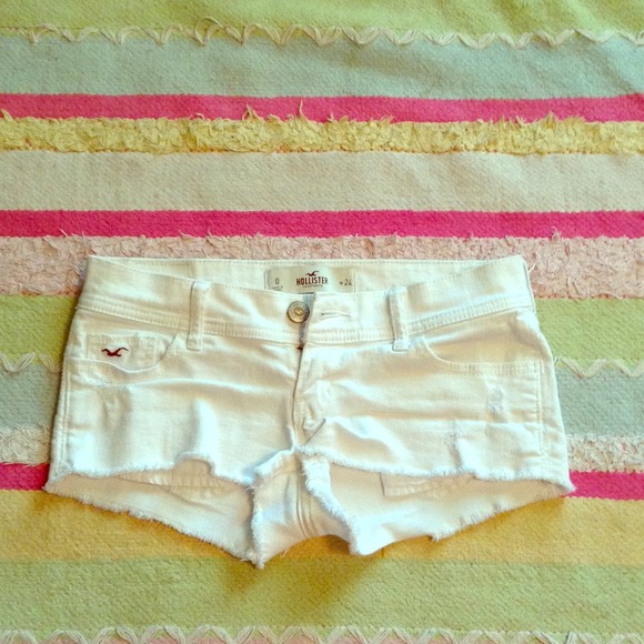 White hollister shorts!✨ - Picture 1 of 4