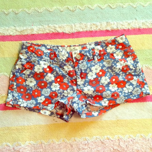 Floral hollister shorts!🌀