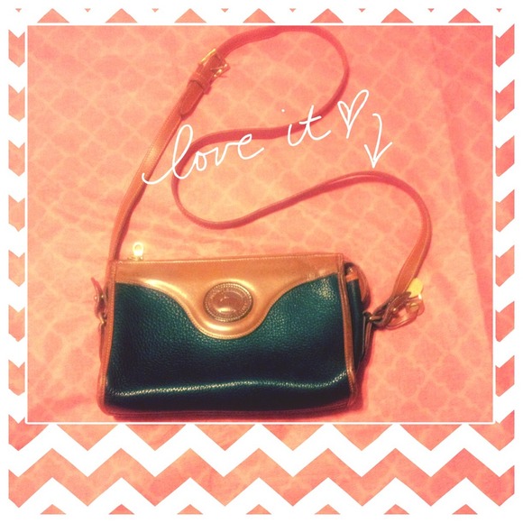💯 Authentic Vintage Dooney & Bourke AWL Purse
