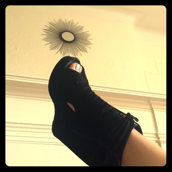 Peep toe suede wedges with cutout