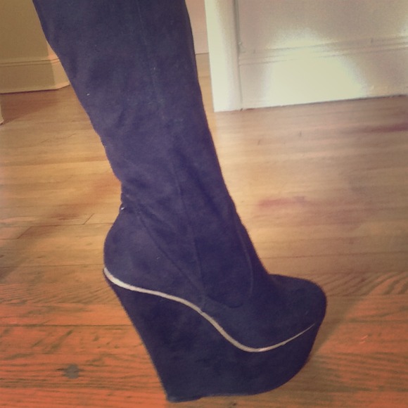 Knee high wedged black suede boots