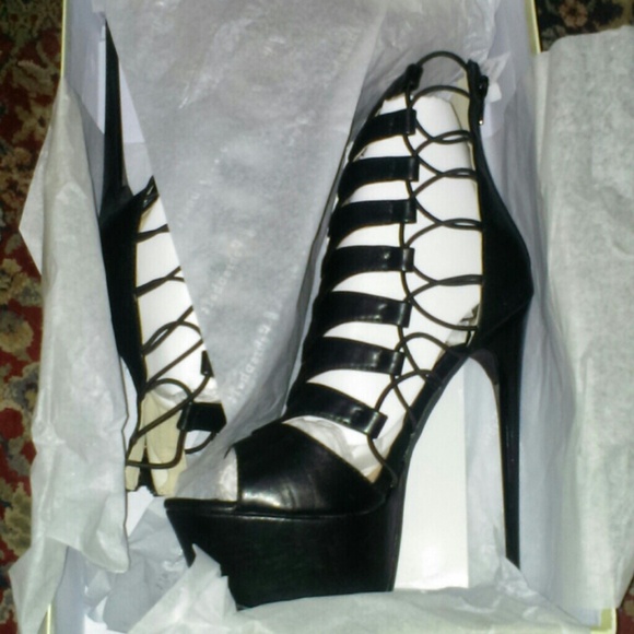 Fahrenheit Platform Pumps