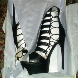 Fahrenheit Platform Pumps