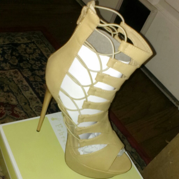 $30 w/ PAYPAL Fahrenheit Platform Pumps