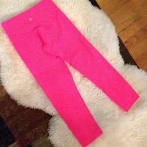 Reversible Raspberry zing lululemon crops size 2