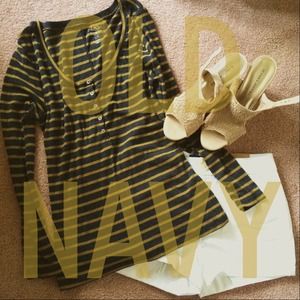 🎀New! Old Navy Striped Henley Top🎀