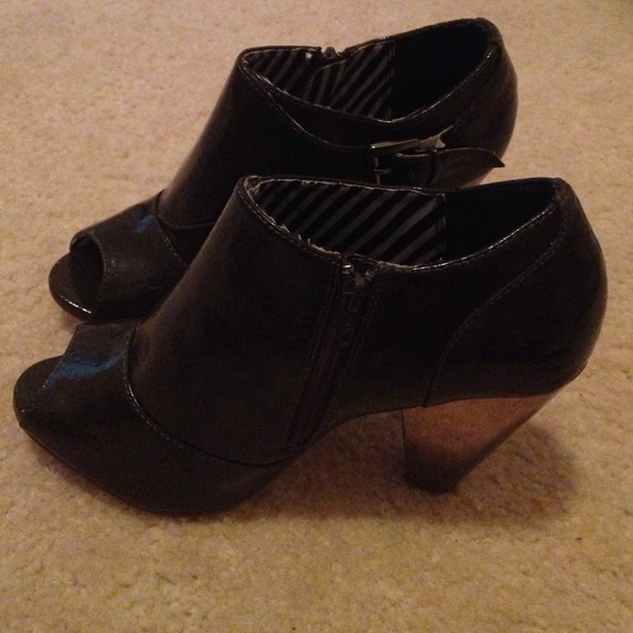 Some cute peep toe type heels