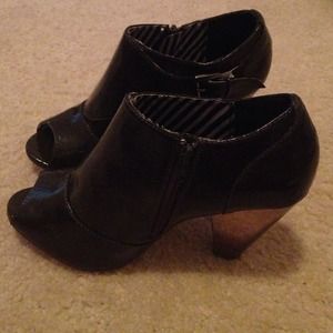 Some cute peep toe type heels