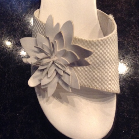 Easy Spirit comfort white summer sandals slides 6 - Picture 4 of 4