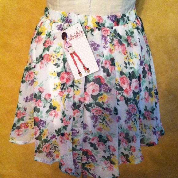 Lulus "Audrey 3 + 1" flowered skirt NWT sz L - Picture 2 of 2