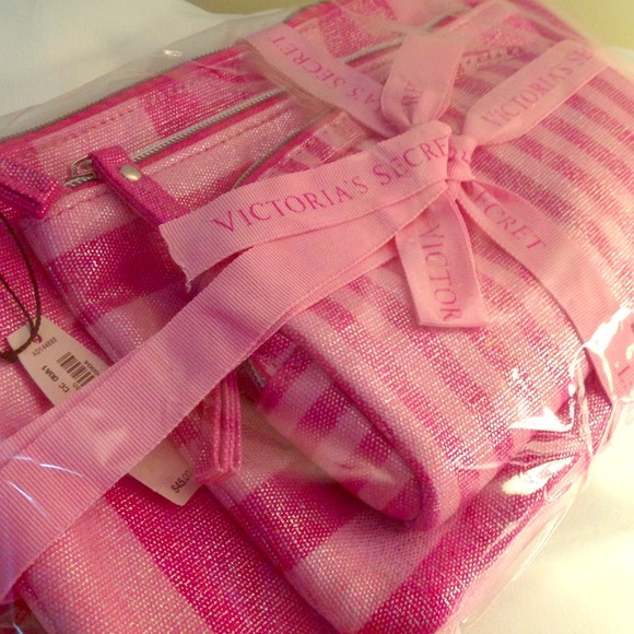 NWT Victoria's Secret Makeup Bags. Great Gift 🎀