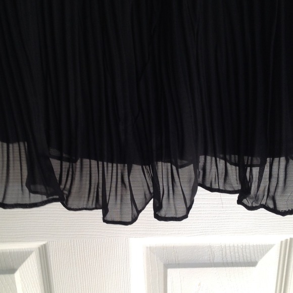 Women's dress - Picture 3 of 4