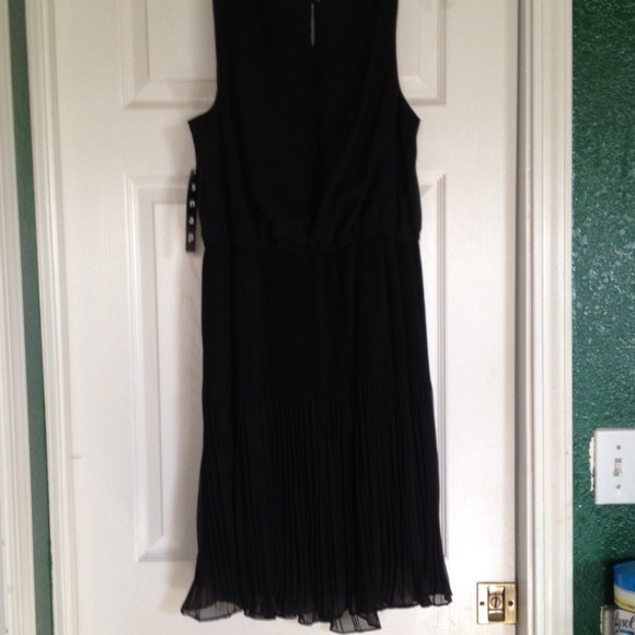 Women's dress - Picture 4 of 4