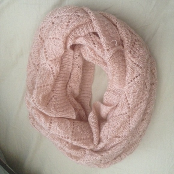 🍍SOLD LOCALLY🍍 h&m pink scarf infinity