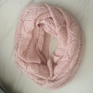 🍍SOLD LOCALLY🍍 h&m pink scarf infinity