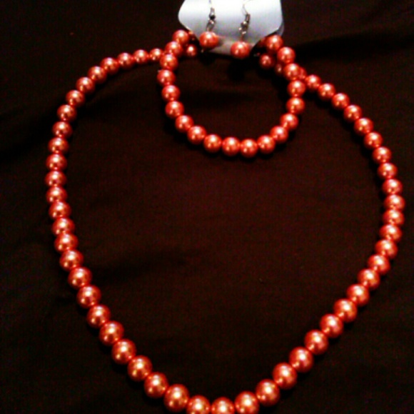 Bracelet necklace and earrings